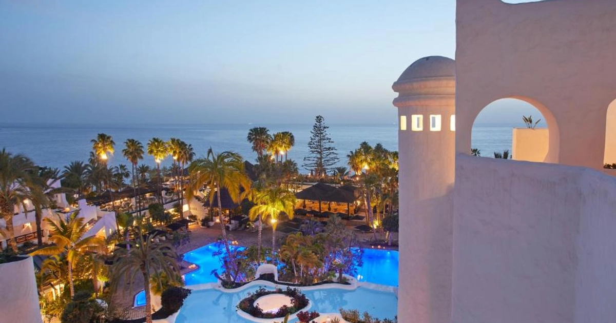 Escapada a Tenerife: Hotel 4* en Adeje con Desayuno Incluido
