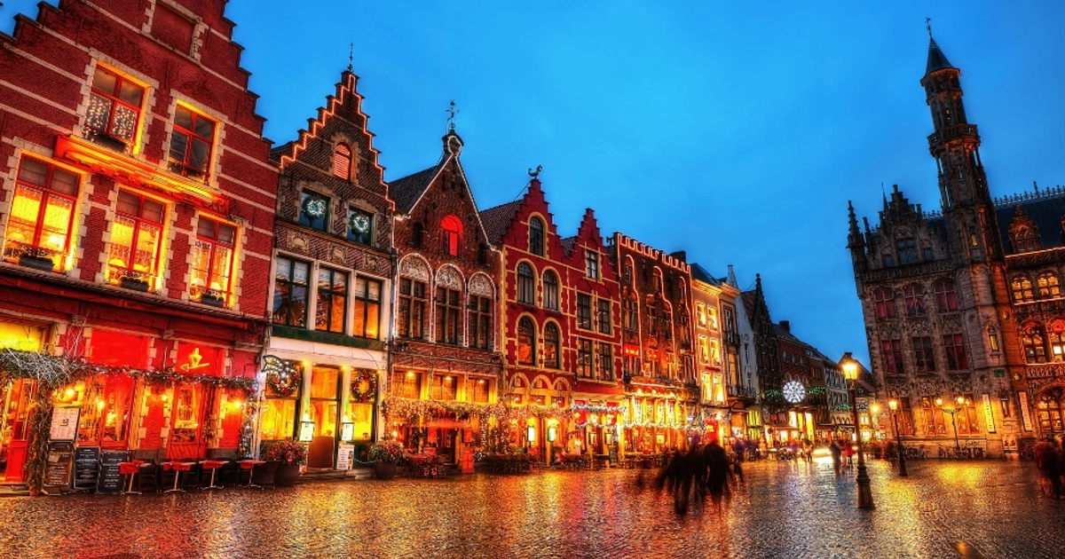 Viaje a Brujas: 3 Noches en Hotel Céntrico con Vuelos Incluidos