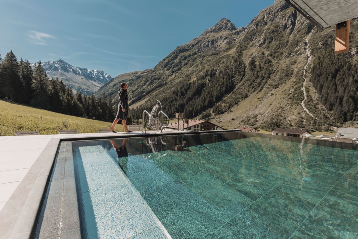 AlpineResortPitztal1_pool