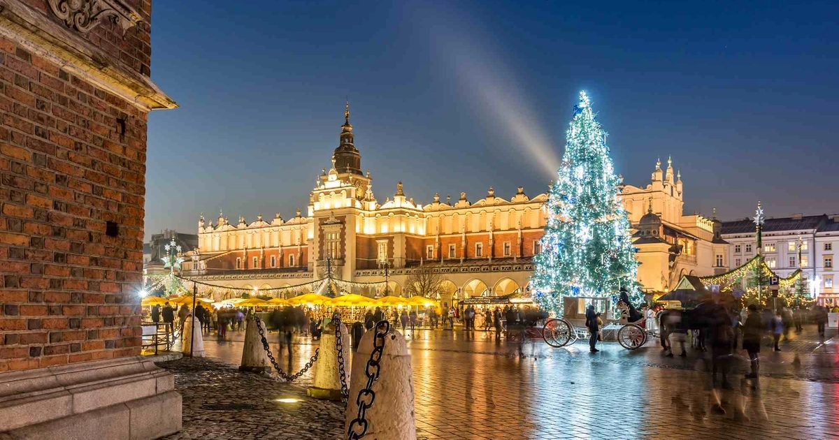 Escapada Navideña a Cracovia: 4 Noches en Hotel Céntrico y Vuelos Incluidos