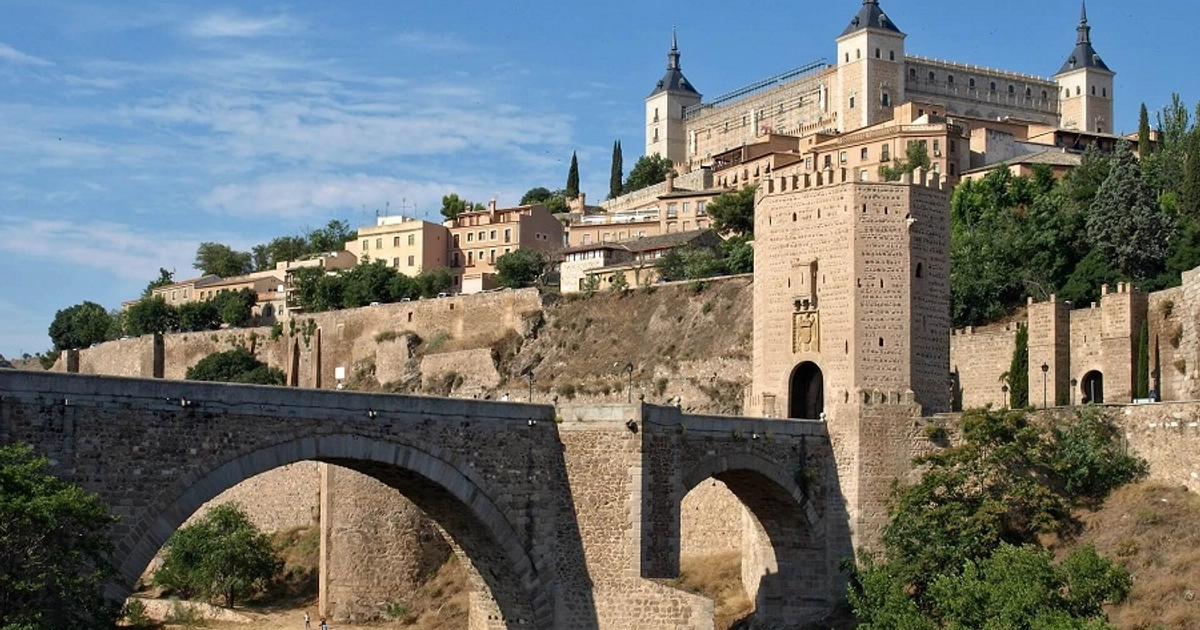 Estancia en Hotel de Toledo con Desayuno y Salida Tardía desde 38€ por Persona