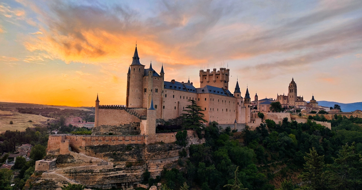 Escapada a Segovia: Noche con Desayuno Cerca del Acueducto por 39€