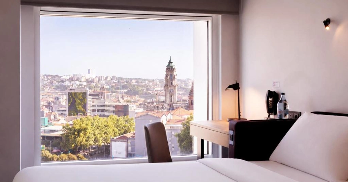 Estancia de Lujo en Hotel 4* Yotel Oporto con Desayuno y Extras desde 42€