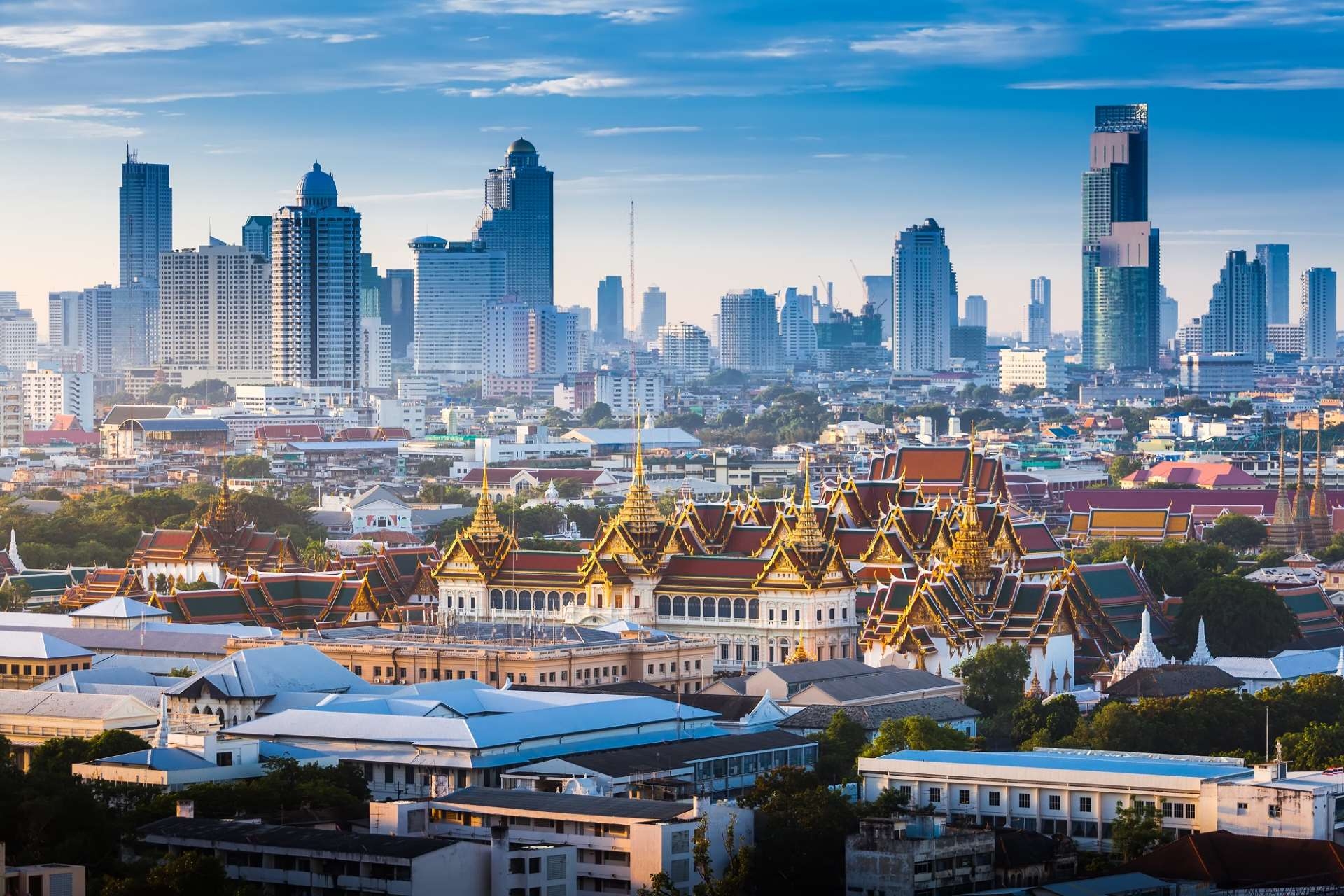 Sunrise with Grand Palace of Bangkok, Thailand_shutterstock_300284237
