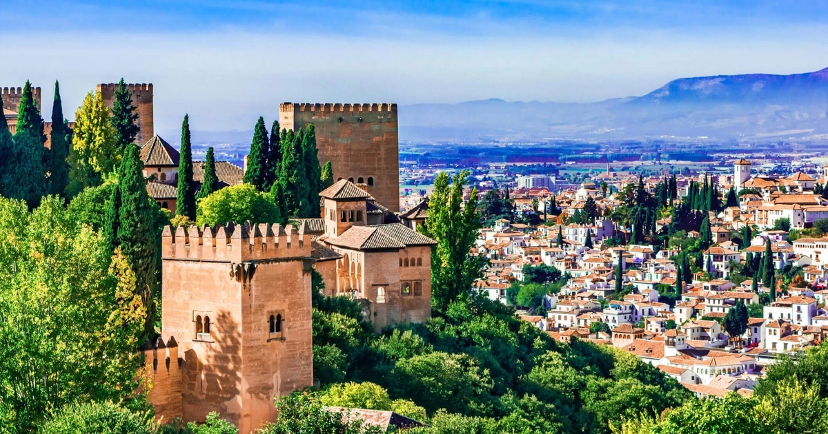 Estancia de Hotel en Granada con Desayuno y Parking por Solo 24€ por Persona/Noche