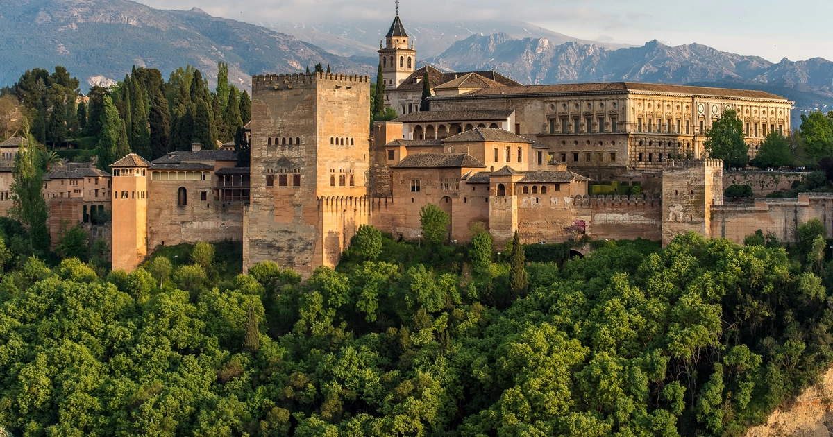 Escapada a Granada: Noche en Hotel 4* Céntrico por 21€ por Persona