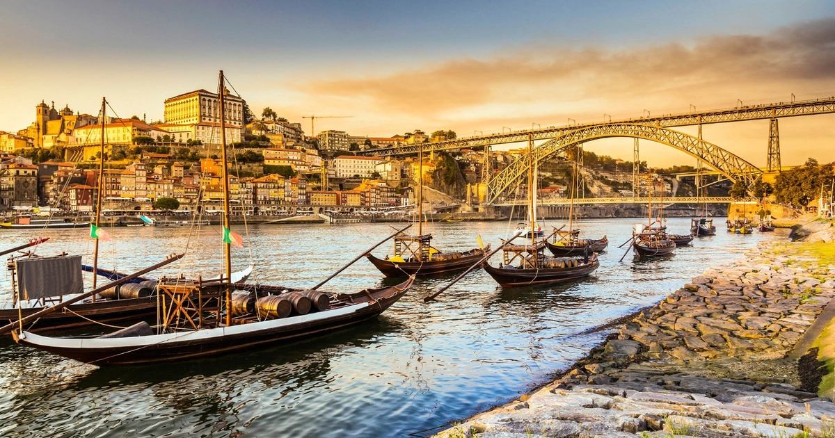 Escapada de Fin de Semana a Oporto: Hotel 4* con Vuelos Incluidos desde 168€