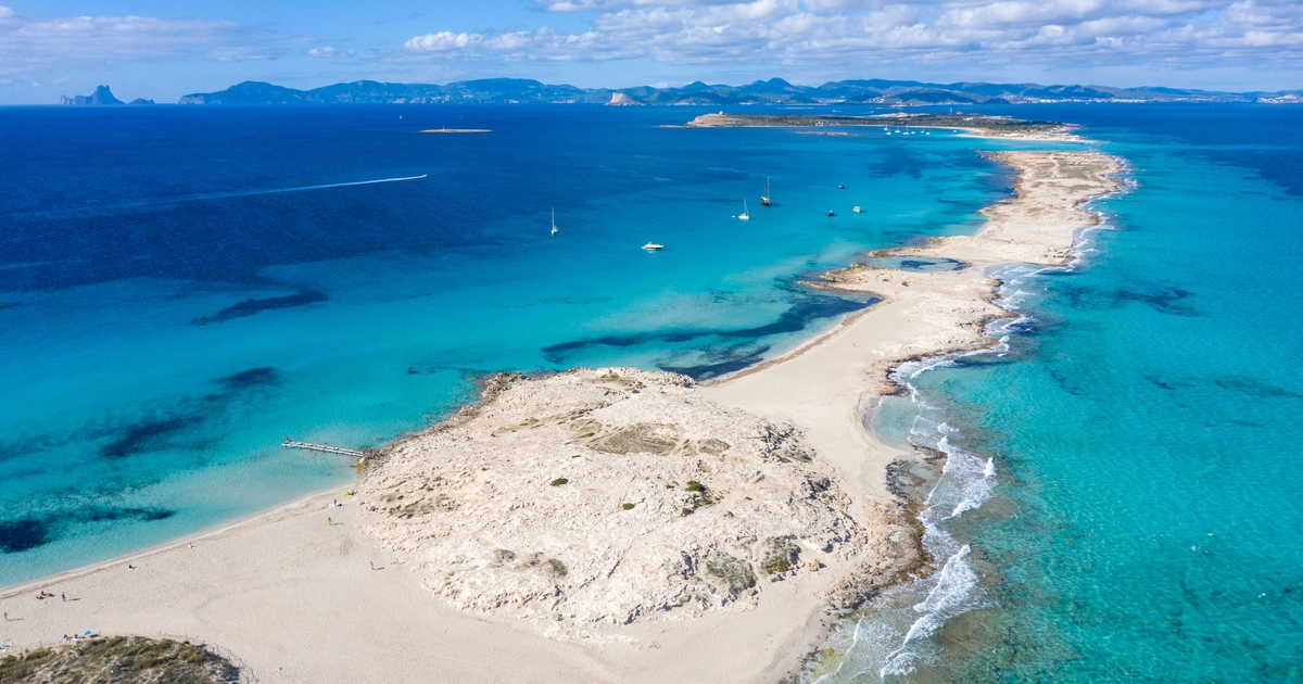 Escapada de Octubre a Formentera: Vuelos y Alojamiento Incluidos