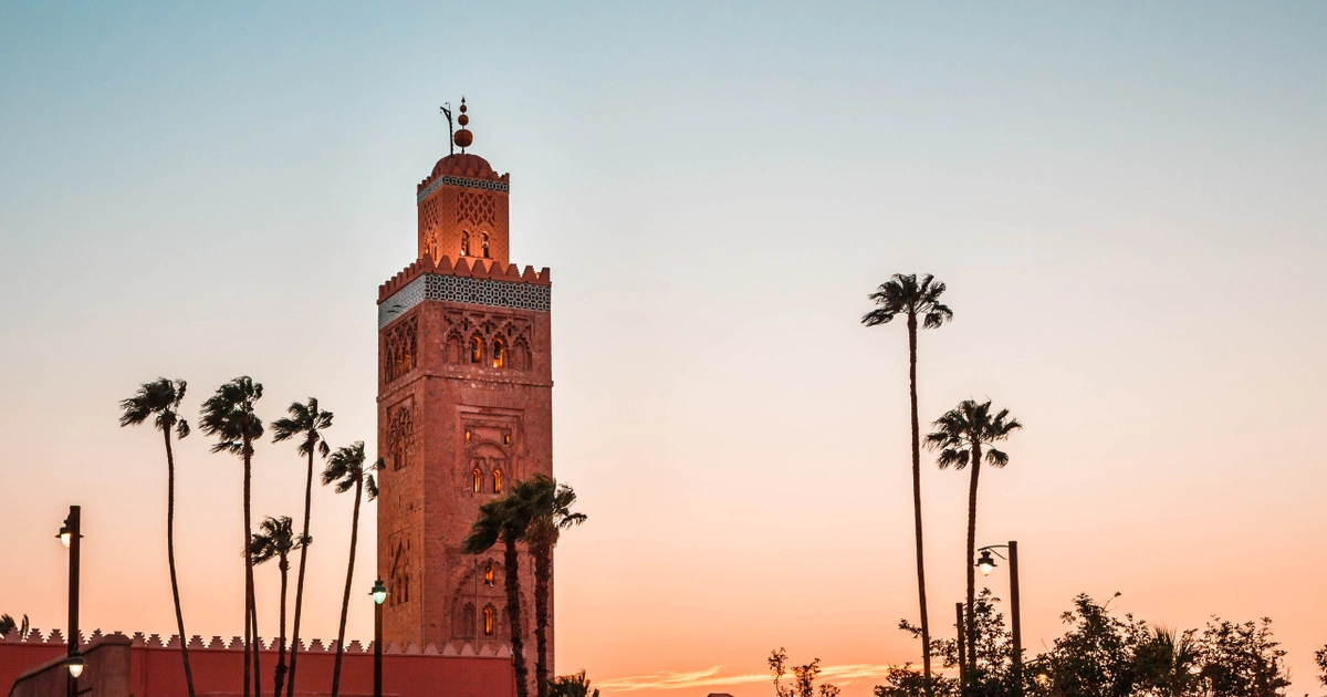 Escapada de Fin de Semana a Marrakech: 2 Noches con Desayunos y Vuelos Incluidos