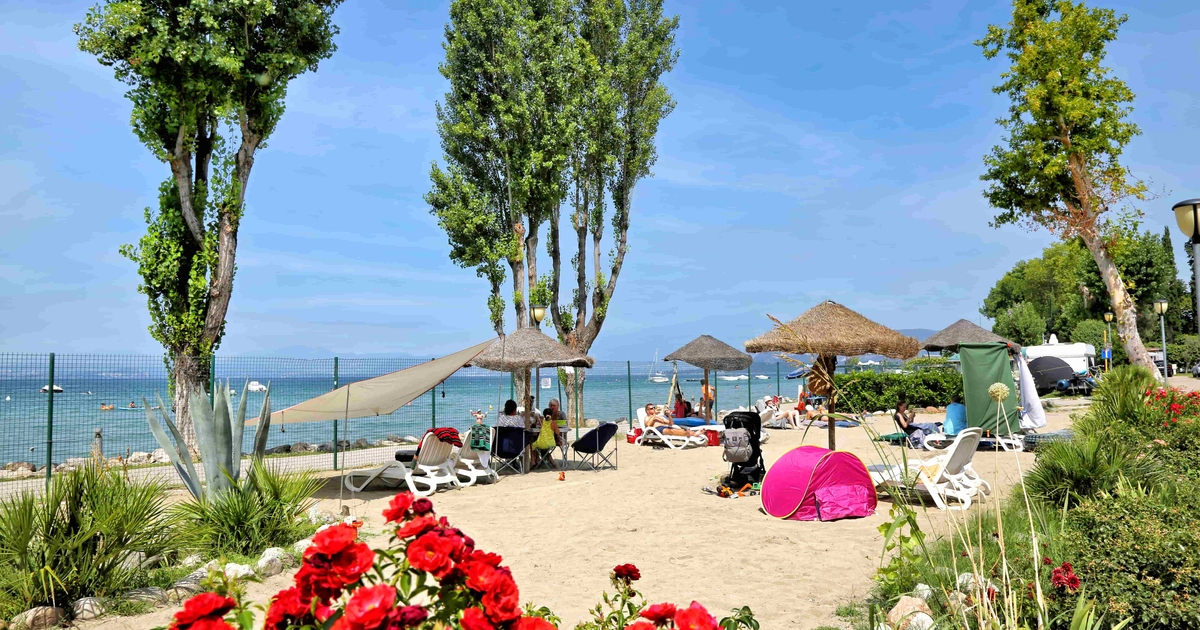 Semana de Camping con Playa Privada en Lagos del Norte de Italia por 50€ por Persona
