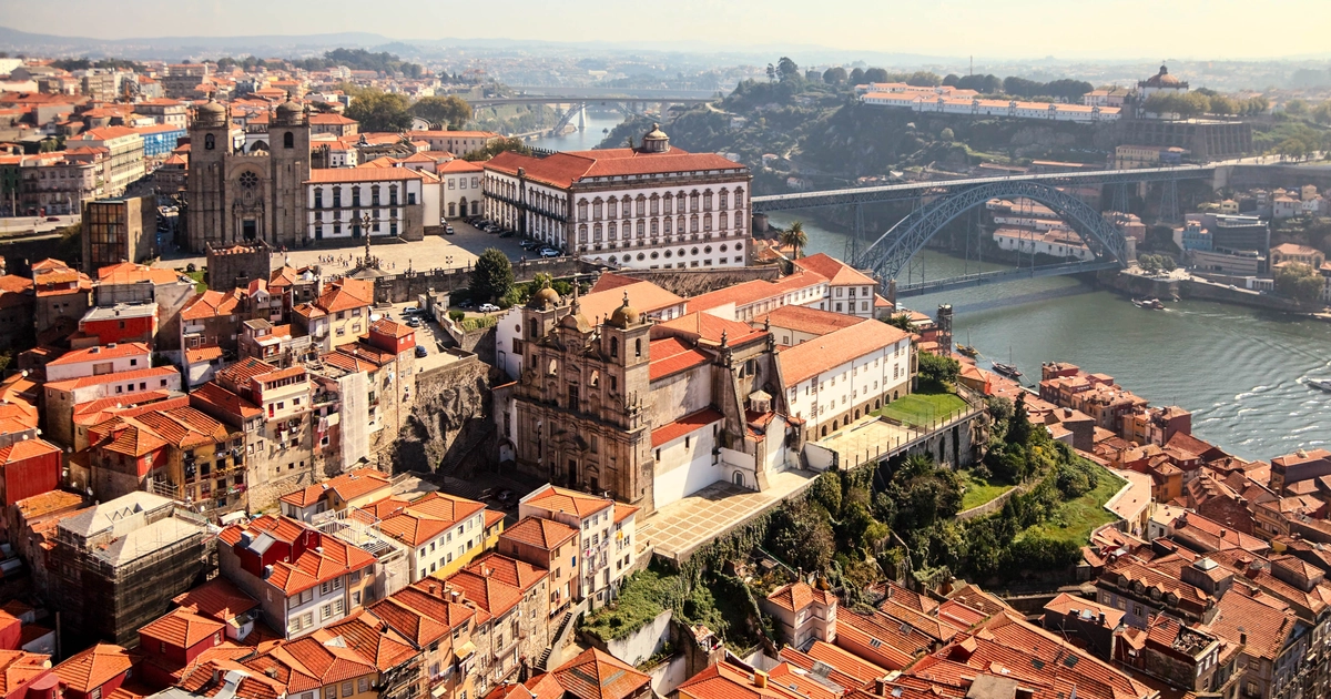 Fin de Semana en Oporto: 2 Noches en Hotel 4* con Vuelos Incluidos por Solo 131€