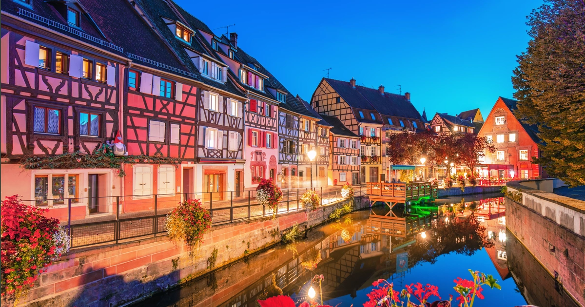 Escapada Navideña a Estrasburgo: 3 Noches de Hotel con Vuelos Incluidos