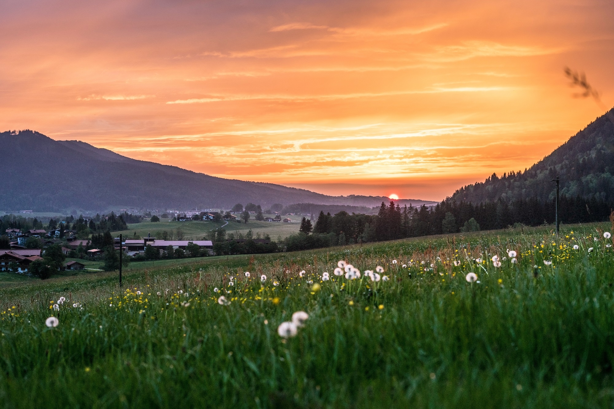Sonnenuntergang über Inzell in den Chiemgauer Alpen