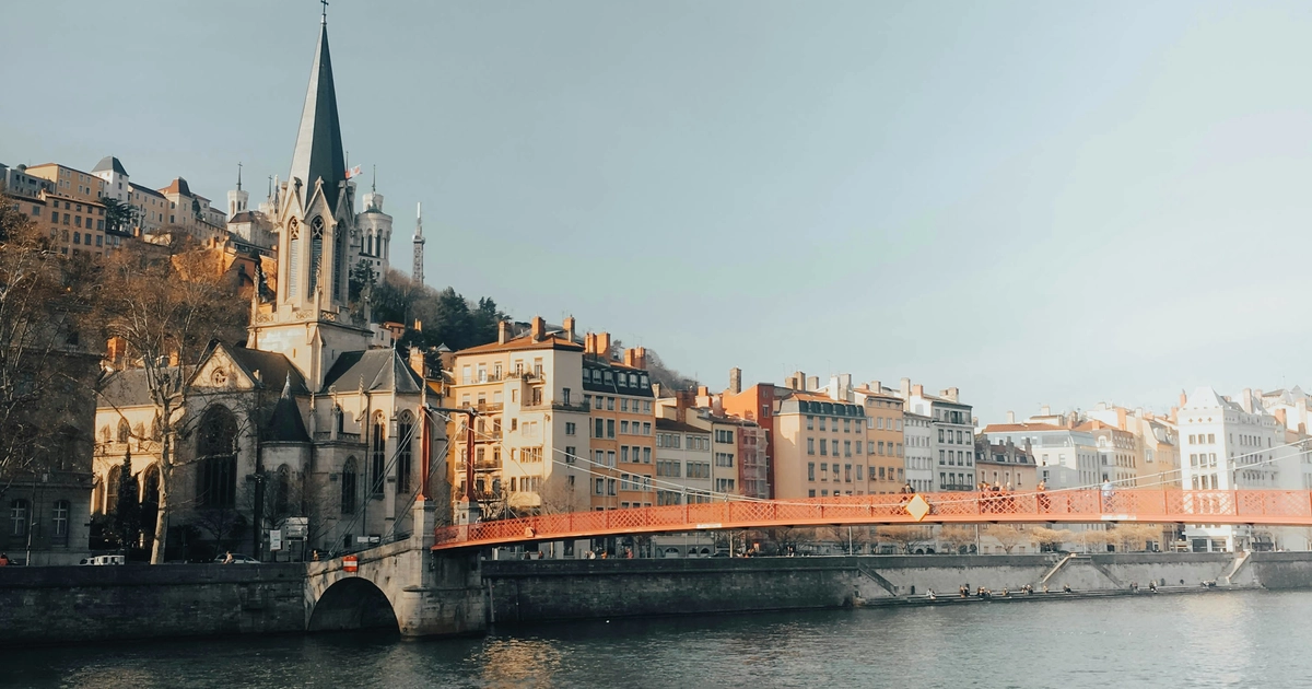 Fin de semana en Lyon: 2 noches céntricas con vuelos directos