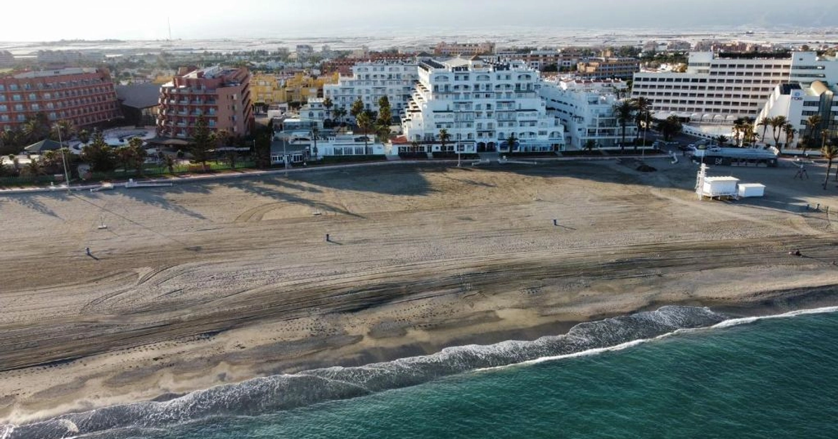 Noche en Hotel 4* en Roquetas de Mar con Desayuno y Cava