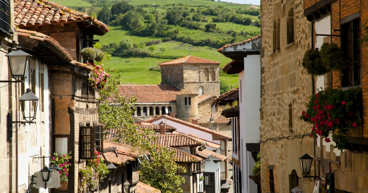 Escapada Rural a Santillana del Mar: Noche en Hotel 4* con Hidromasaje y Desayuno desde 45€