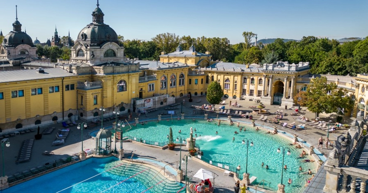 Escapada a Budapest: 2 Noches con Desayuno y Vuelos Incluidos por Solo 138€