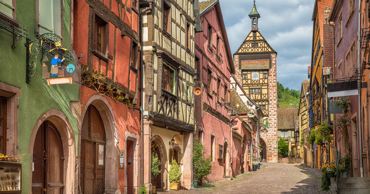 Escapada Mágica: Noche en Pueblo de La Bella y la Bestia cerca de Colmar