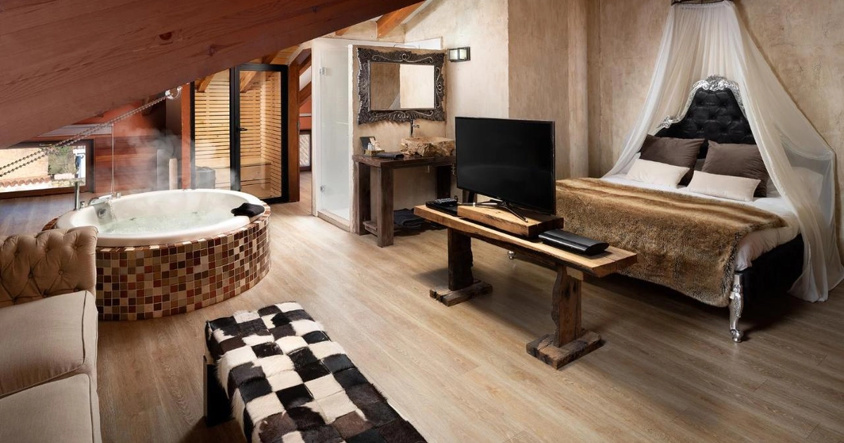 Escapada Romántica: 2 Noches de Lujo con Hidromasaje y Sauna en Asturias por 128€ por Persona
