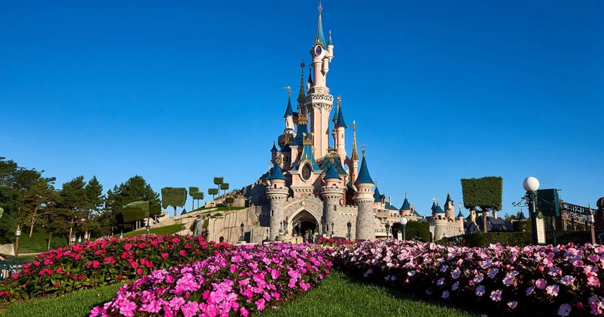 Escapada Mágica a Disneyland París: Hotel 4* con Desayunos y Entradas