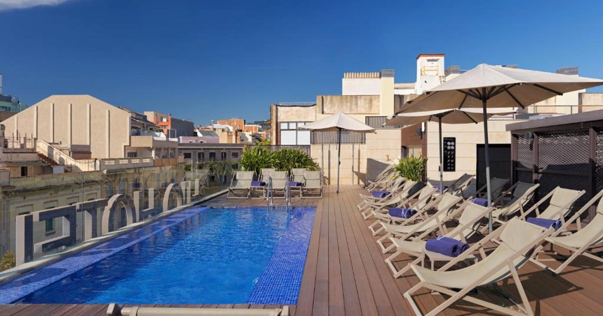 Escapada de Lujo a Barcelona: Hotel 4* Superior con Cava y Extras