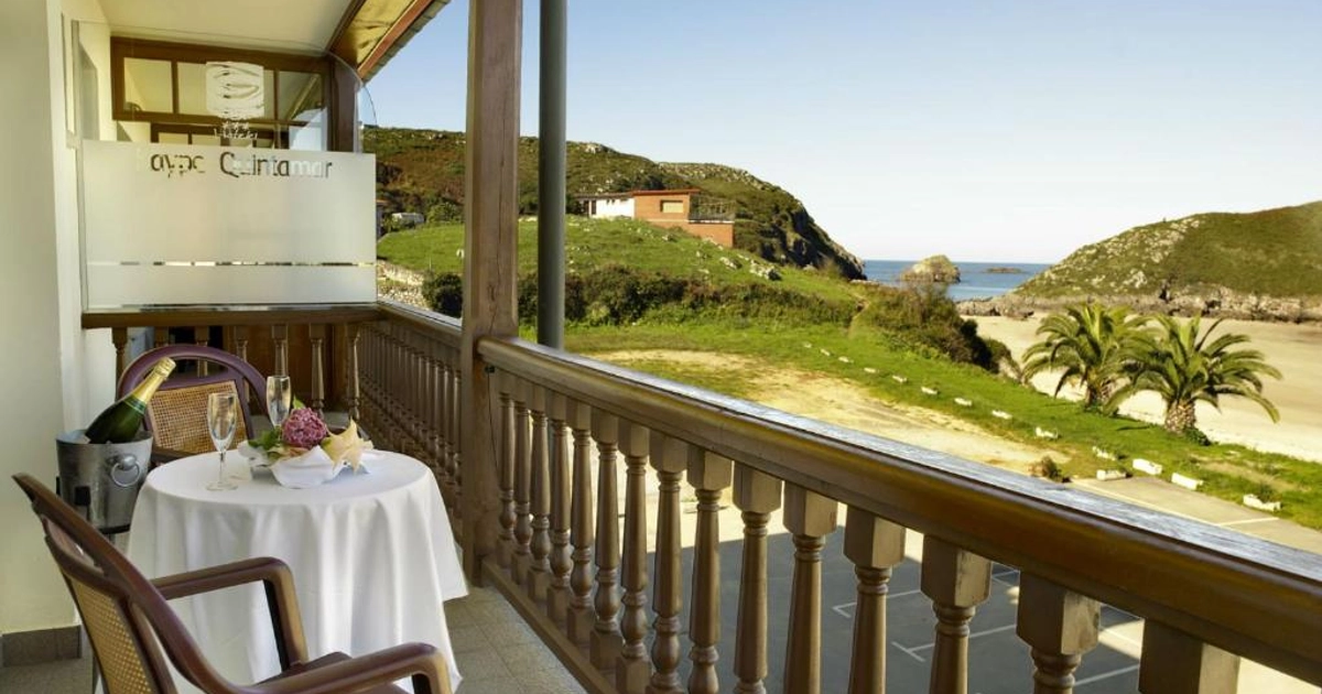Estancia en Primera Línea de Playa con Desayuno y Sidra en Asturias