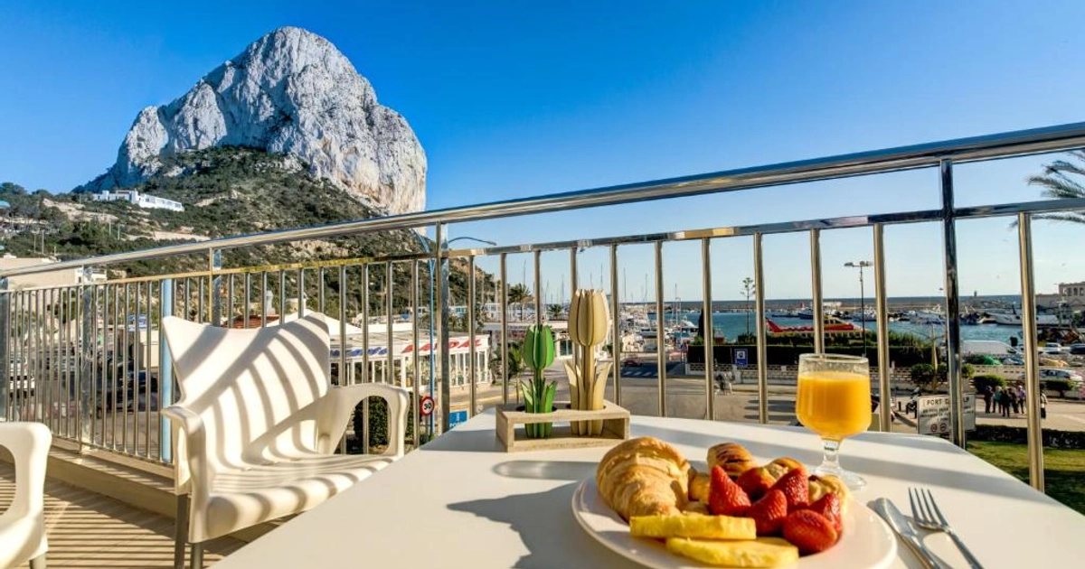 Noche de Hotel en Calpe en Primera Línea de Playa con Cancelación Gratuita