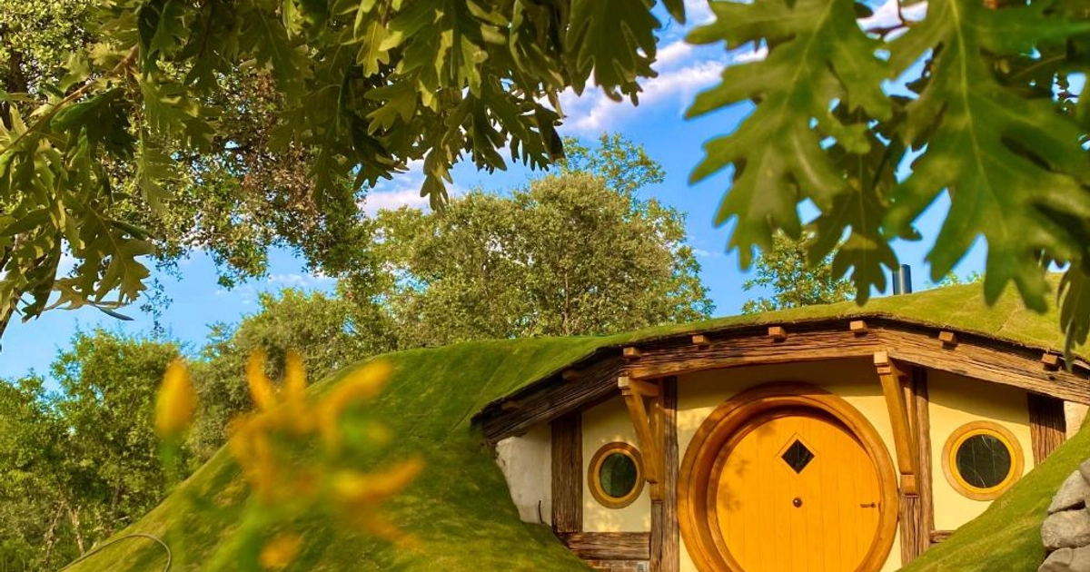Estancia Mágica en Casa Hobbit en Extremadura, cerca de Madrid