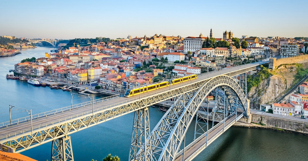 Vuelos directos a Oporto desde solo 15€ por trayecto